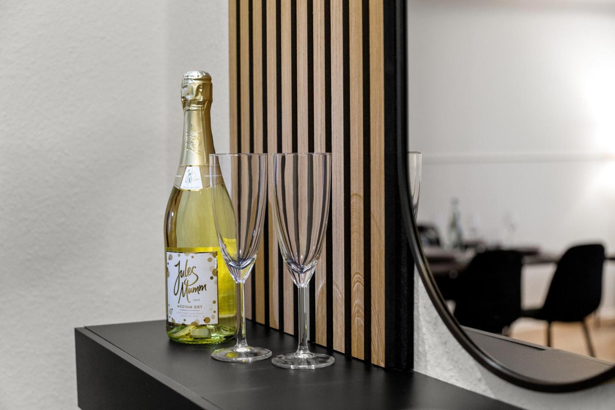 Vinful: Premium-Apartment Mit Balkon Und Parkplatz 뮬하임안더루 외부 사진